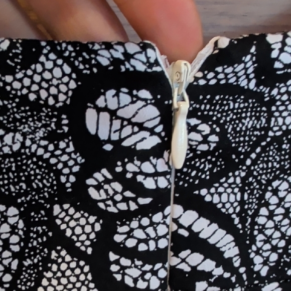 Adore Black and White Floral Lace Sleeveless Dress - Picture 5 of 9